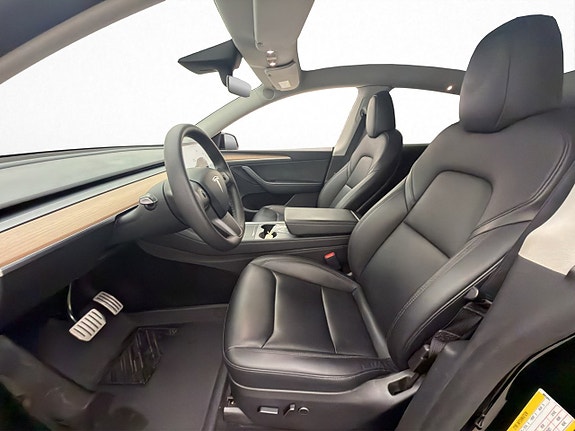 Tesla Model Y 12 of 30