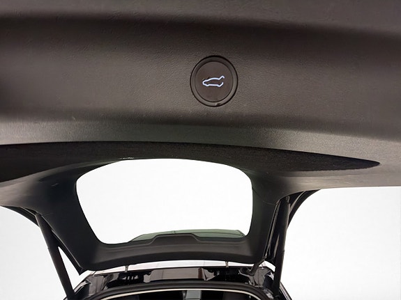 Tesla Model Y 25 of 30