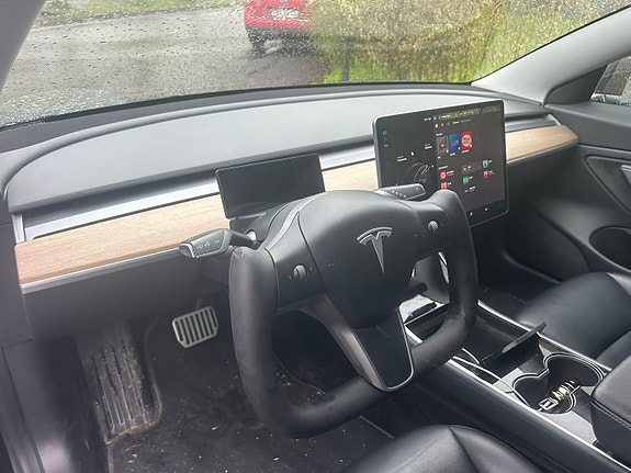 Tesla Model 3 5 of 10