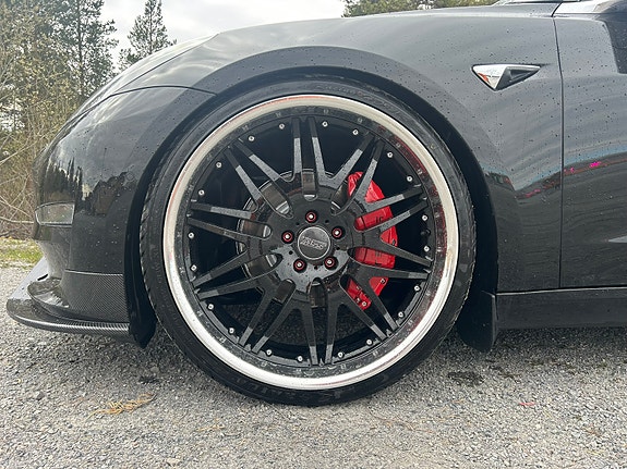 Tesla Model 3 9 of 10