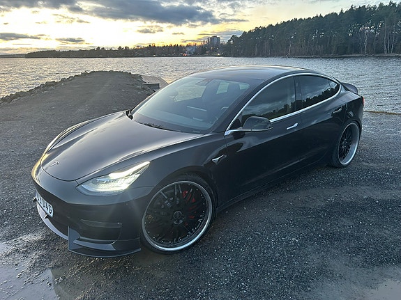 Tesla Model 3 7 of 10