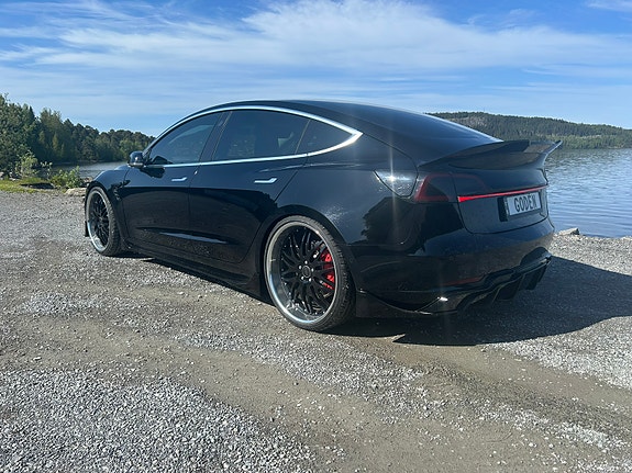 Tesla Model 3 4 of 10