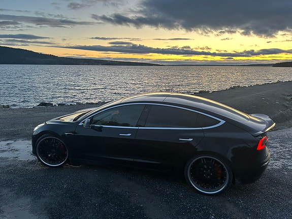 Tesla Model 3 6 of 10
