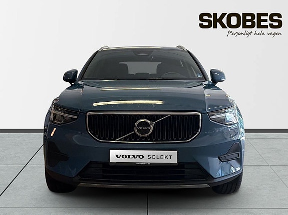 Volvo XC40 2 of 25