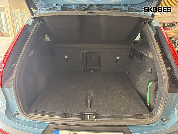 Volvo XC40 17 of 25