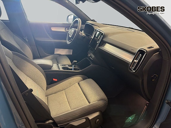 Volvo XC40 12 of 25