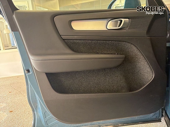 Volvo XC40 16 of 25