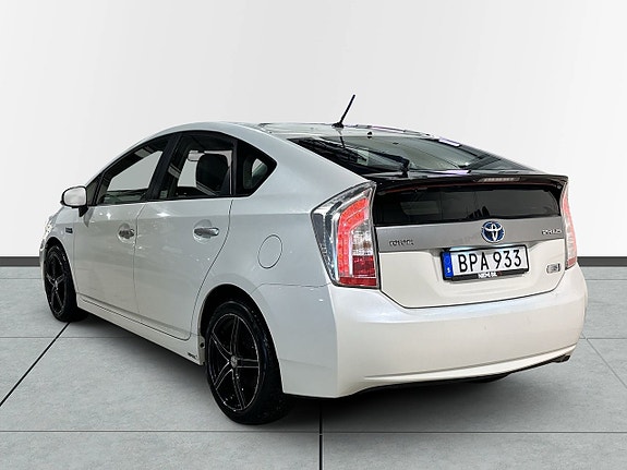 Toyota Prius Plug-in Hybrid 6 of 21