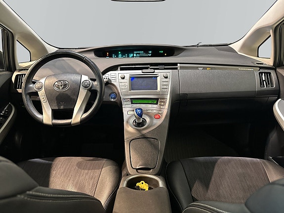 Toyota Prius Plug-in Hybrid 9 of 21