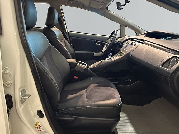 Toyota Prius Plug-in Hybrid 11 of 21