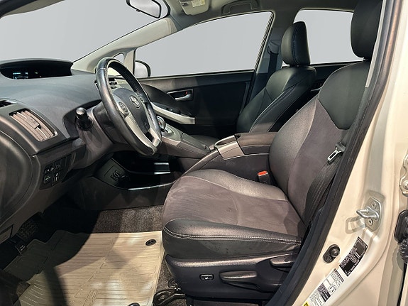 Toyota Prius Plug-in Hybrid 8 of 21
