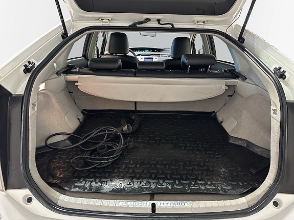 Toyota Prius Plug-in Hybrid 13 of 21