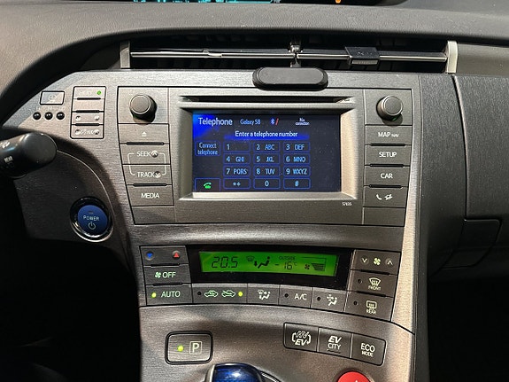 Toyota Prius Plug-in Hybrid 14 of 21