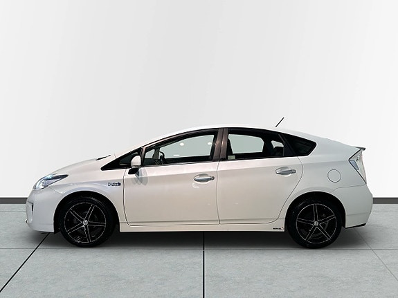 Toyota Prius Plug-in Hybrid 5 of 21