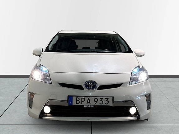 Toyota Prius Plug-in Hybrid 3 of 21