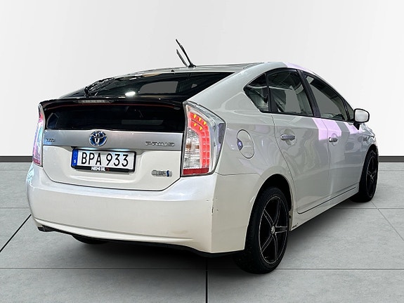 Toyota Prius Plug-in Hybrid 7 of 21