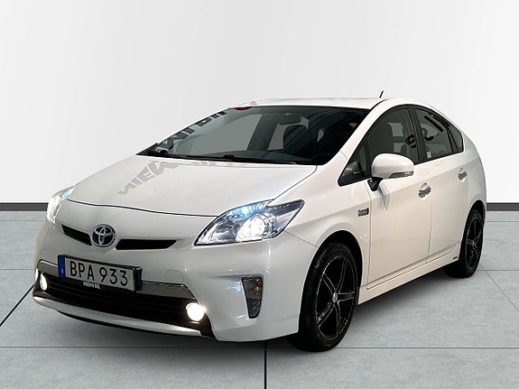 Toyota Prius Plug-in Hybrid 4 of 21