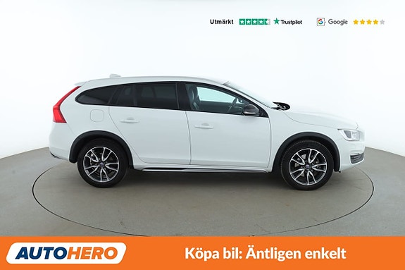 Volvo V60 Cross Country 7 of 30
