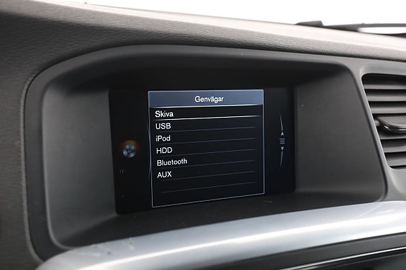 Volvo V60 Cross Country 21 of 30