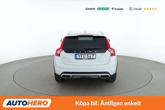 Volvo V60 Cross Country 4 of 30