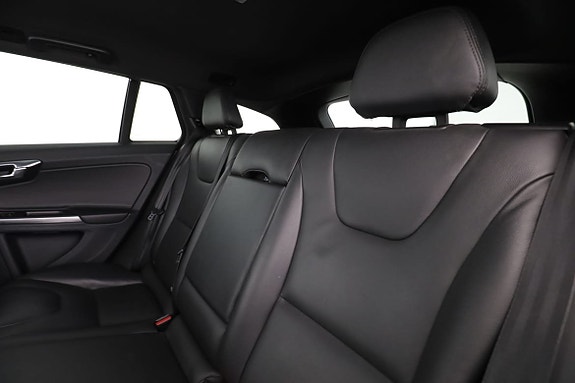 Volvo V60 Cross Country 15 of 30