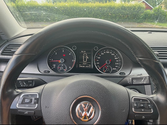 Volkswagen Passat 2 of 10