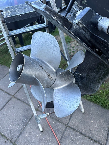 Sea Ray 250 -98 v8 8 of 16