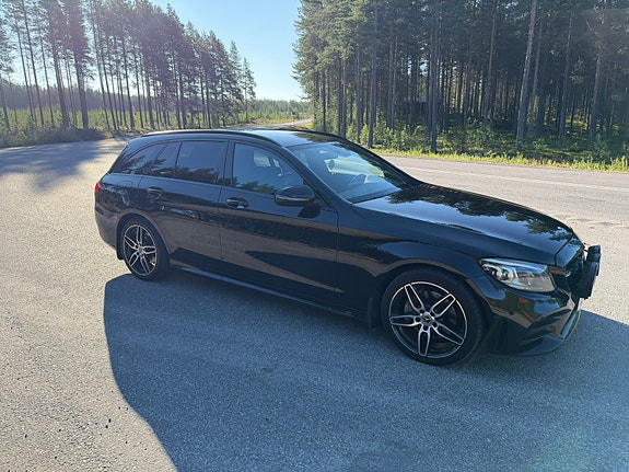 Mercedes-Benz C220 2 of 6