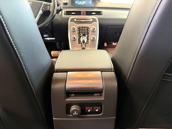 Volvo XC70 13 of 19