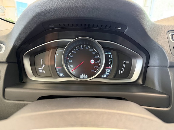 Volvo XC70 16 of 19