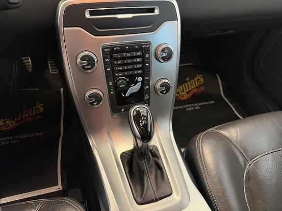 Volvo XC70 15 of 19