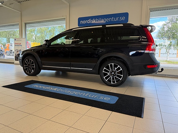 Volvo XC70 3 of 19