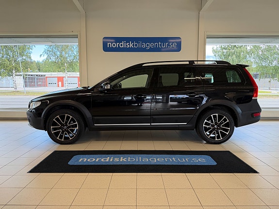 Volvo XC70 2 of 19