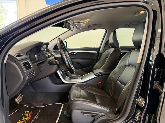Volvo XC70 11 of 19