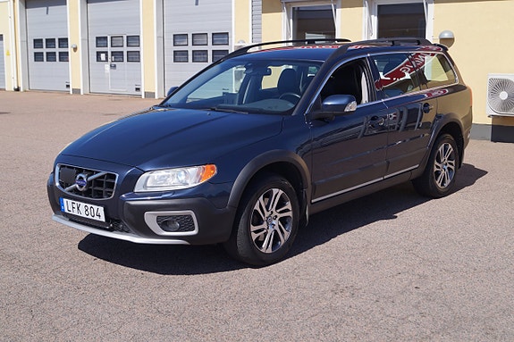 Volvo XC70 2 of 24