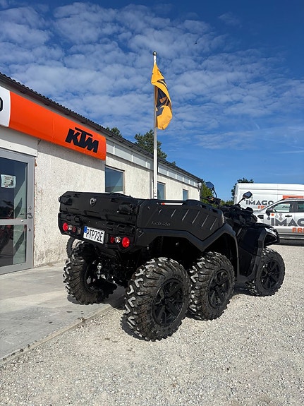 Can-Am 6X6 XU+ 1000 Massey Ferguson Edition 3 of 5