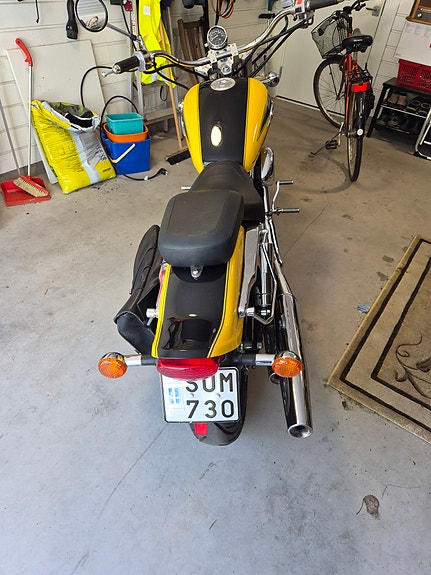 Suzuki VZ800 Marauder 2 of 7