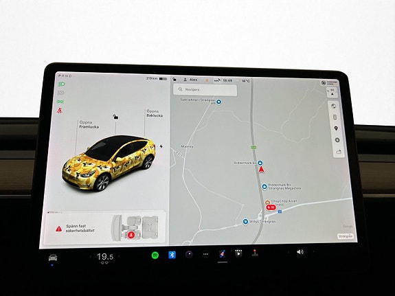 Tesla Model Y 16 of 30