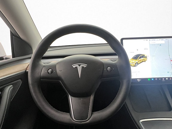 Tesla Model Y 12 of 30