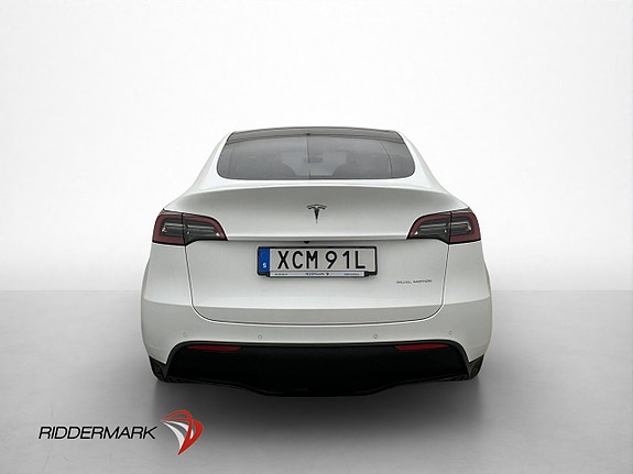 Tesla Model Y 8 of 30