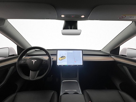 Tesla Model Y 19 of 30
