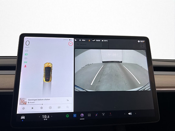 Tesla Model Y 15 of 30