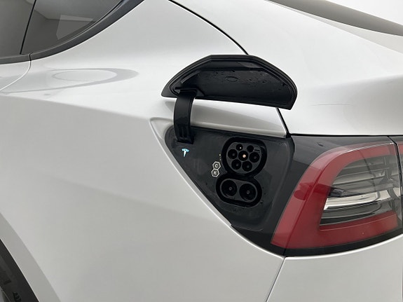 Tesla Model Y 9 of 30