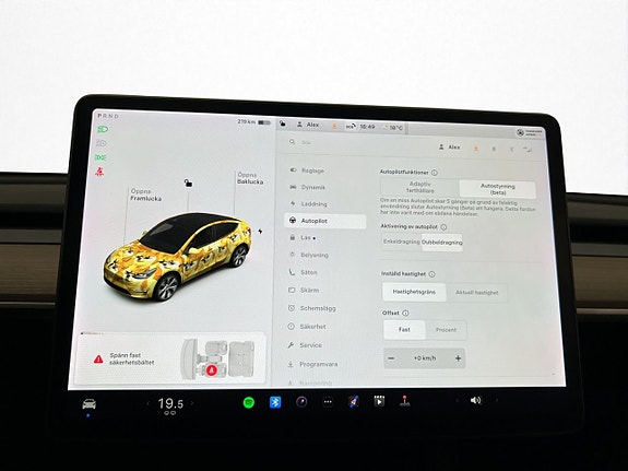 Tesla Model Y 23 of 30