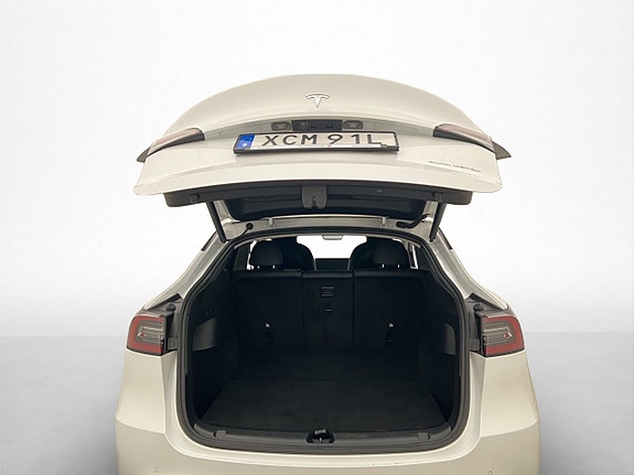 Tesla Model Y 10 of 30