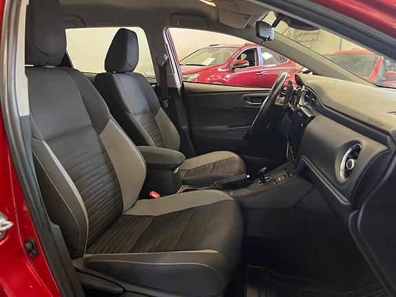 Toyota Auris 14 of 14