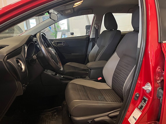 Toyota Auris 7 of 14