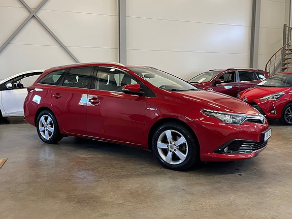 Toyota Auris 2 of 14