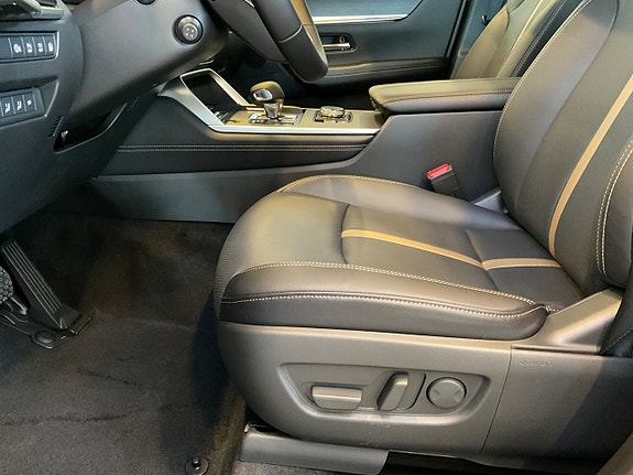 Mazda CX-80 9 of 15