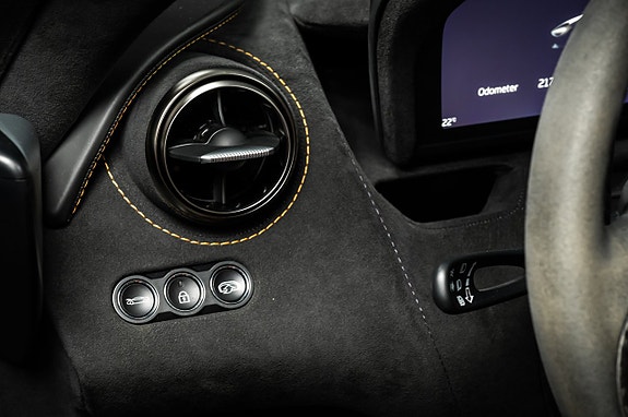 McLaren 720S 24 of 30